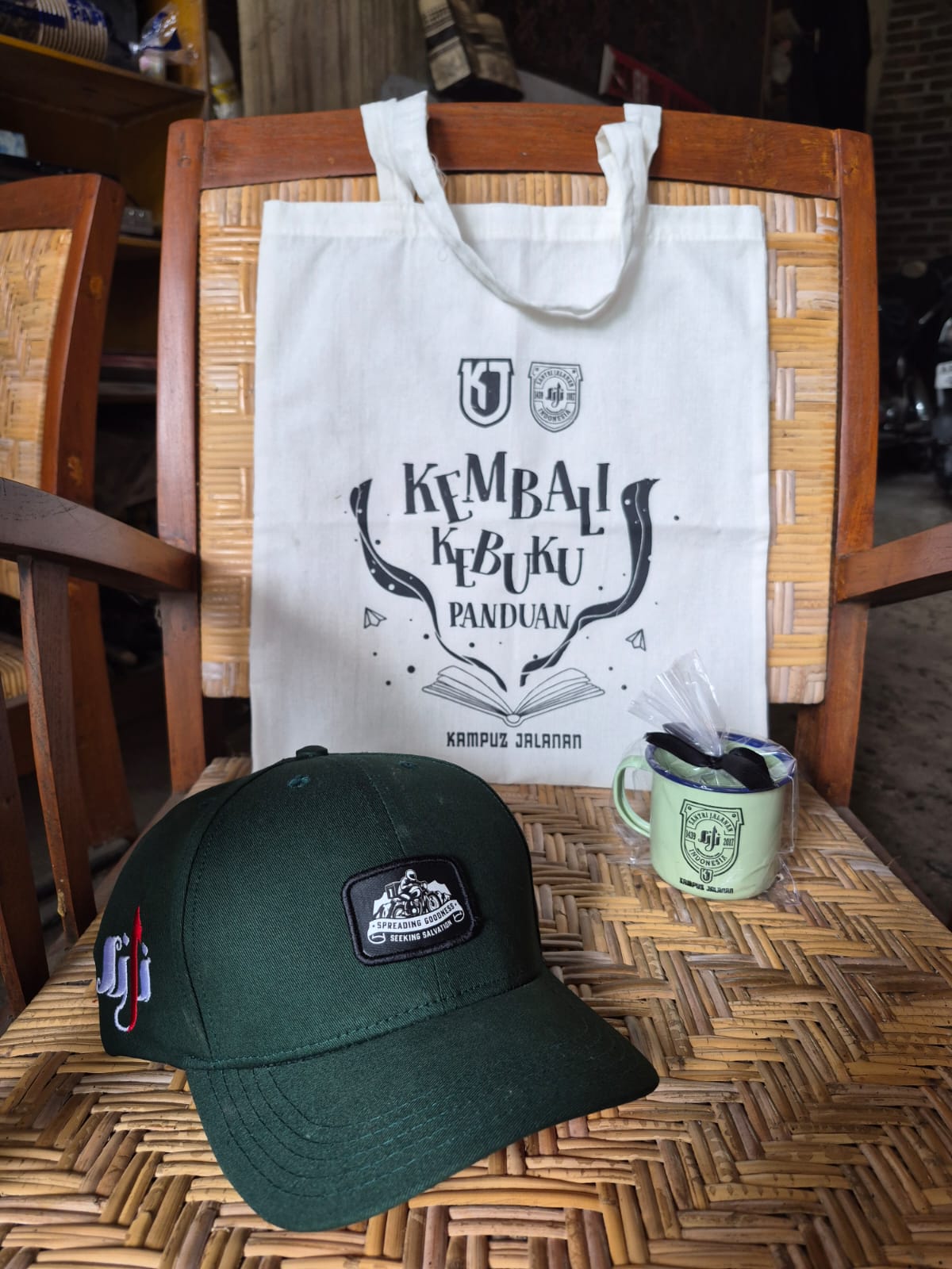Topi & Totebag